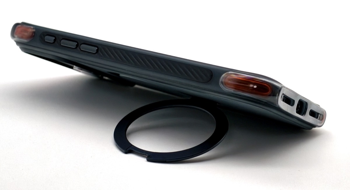 Ostand Q3 Air Pro のリングスタンドで横置きした状態