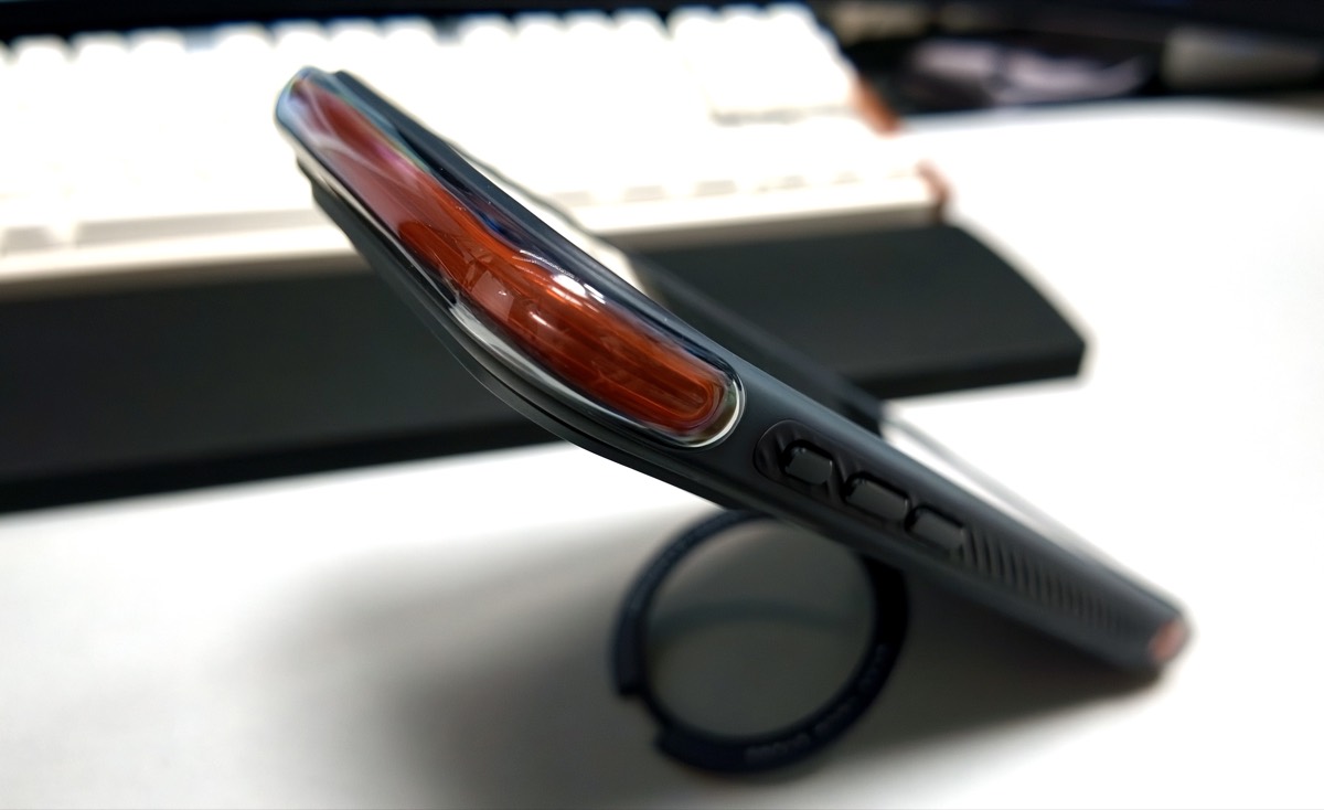 Ostand Q3 Air Pro の角のオレンジクッション部分のアップ